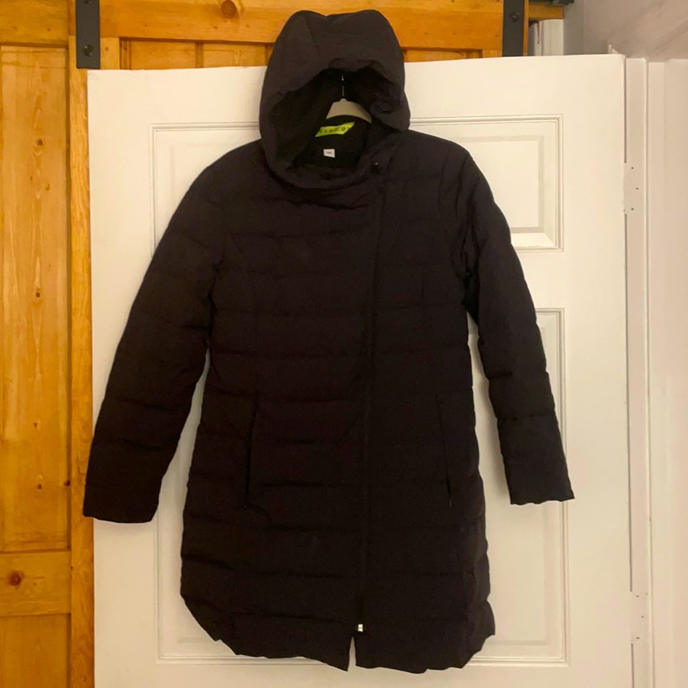 Baby it’s cold outside! This Black, med. woman’s jacket will fix that!